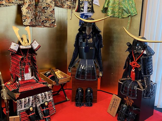 国宝館
中には国宝の
赤糸威鎧と白糸縅褄取鎧
が展示されています。_櫛引八幡宮