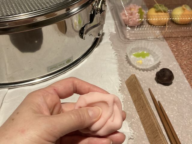 制作中_杵屋 和菓子づくり体験