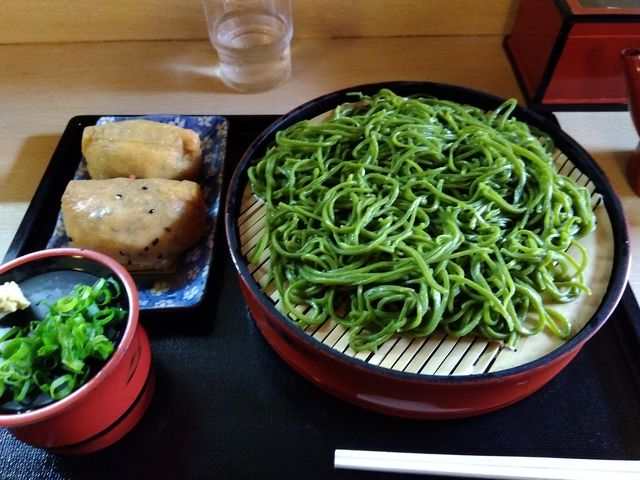 やはり宇治に来たなら茶蕎麦ですね。_真手打そば処ながの