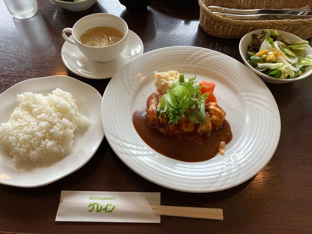お昼の日替わりランチ、お肉です。_グレイン