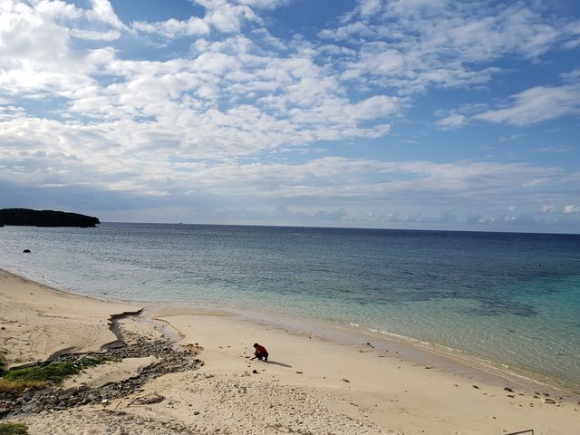 珊瑚が隆起して出来た島だけあって珊瑚浜!いつも見る石は皆無全てが珊瑚の浜360°全てが美しい天国の麓_ワンジョビーチ