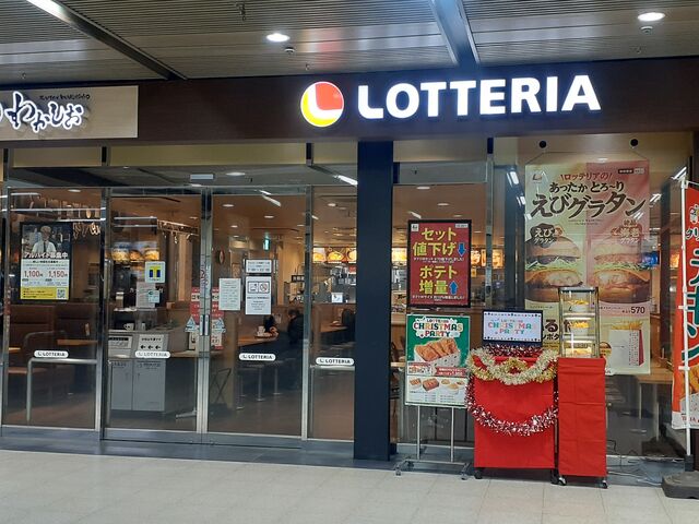 茂原駅改札口の正面にあります。_ロッテリア アルカード茂原FS