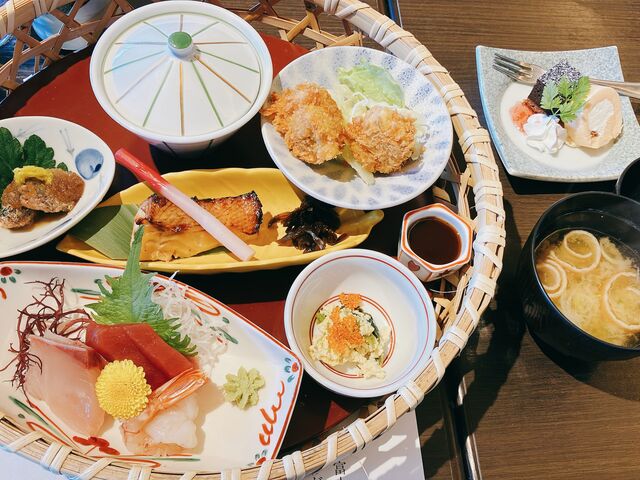 お品書きは無いですが、色々籠盛りされていて美味しかったです_ニュー八景園