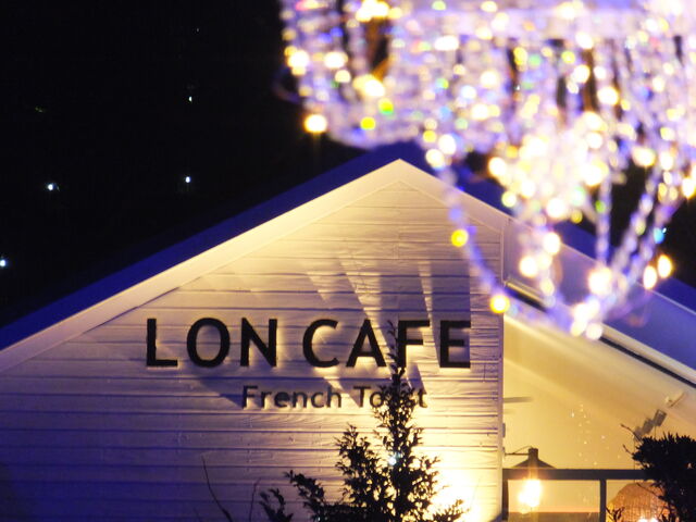 シャンデリア越しに_LONCAFE江ノ島本店