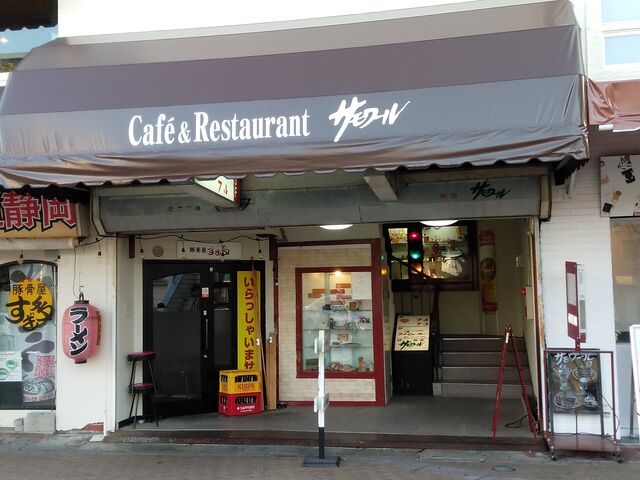 階段で2Fへ_サモワール