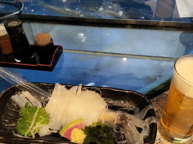 足が動いてるのを見ながらいただきました。_いか清 大門