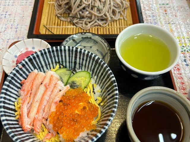 イクラ・カニ丼と蕎麦セット_たけだ亭