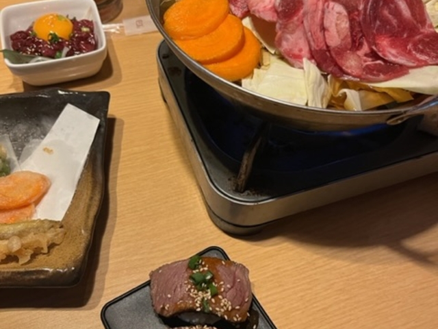 4500円の牛タンしゃぶしゃぶコース
もやし鍋にタンがのせてある、肉寿司盛り合わせは1カンかたい_陸奥の里 渋谷店