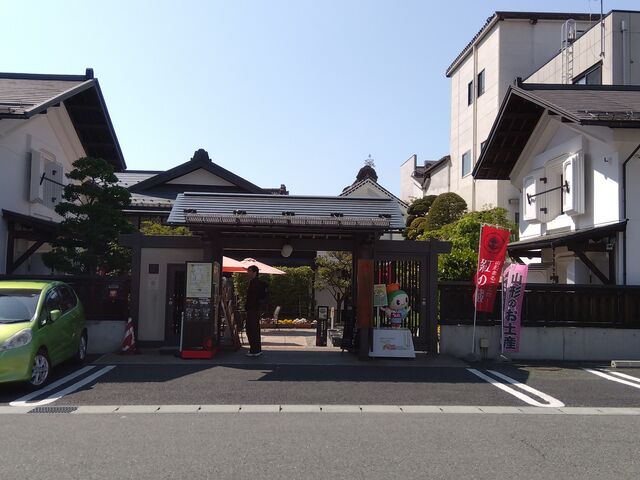 山形まるごと館「紅の蔵」
