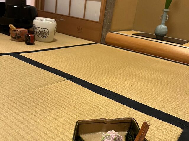 四畳半の茶室と生菓子_茶道具かきぬま