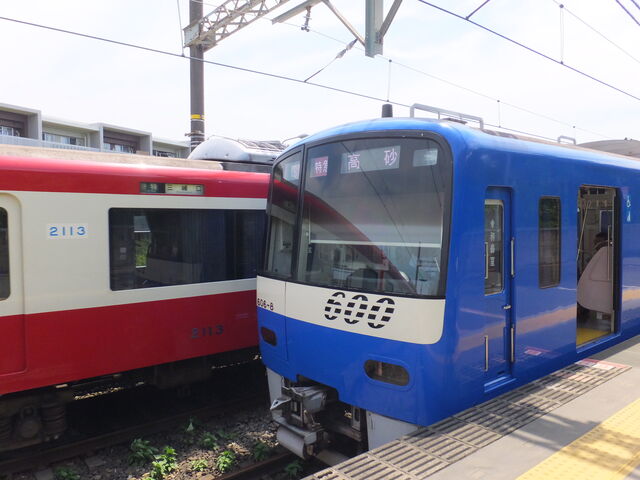 上り下りのすれ違い_京浜急行電鉄三崎口駅