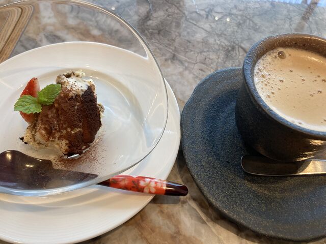 ティラミスとコーヒーもついてのんびりできます_ガーデンテラス福岡 ホテル&リゾート