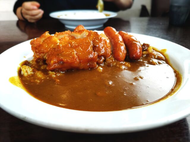 パリパリに揚げたチキンとウインナーが
2本。食べて満足ココイチカレー。_カレーハウスCoCo壱番屋 川口領家中央通り店