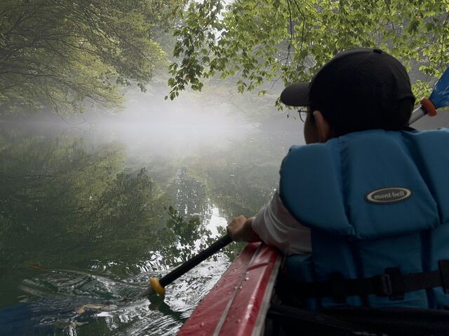 靄が掛かった四万湖は神秘的でとても綺麗でした_FEELGOOD CANOE TOURS