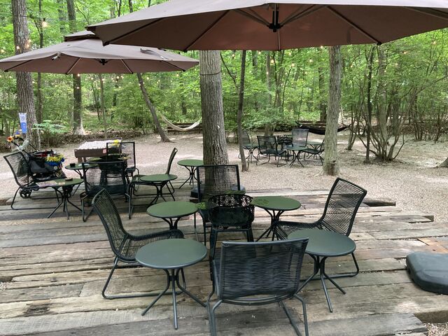 店内?は間もあってゆったり空間でした_グランピングカフェ&BBQ “たき火”