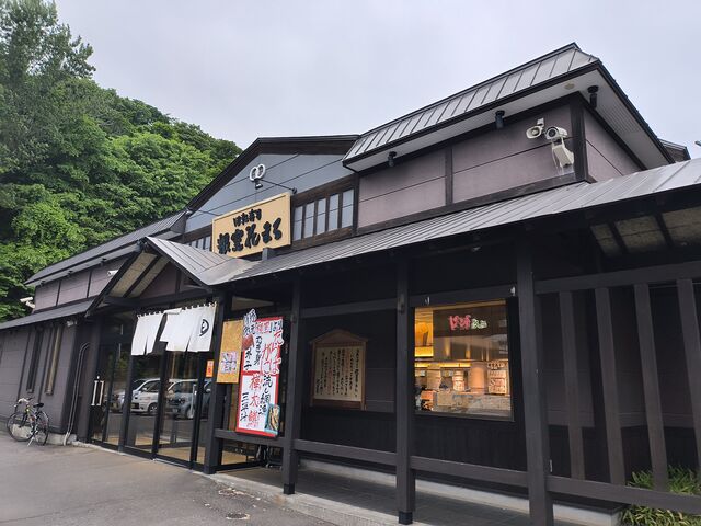 電停から少し歩きます_回転寿司 根室花まる 南25条店