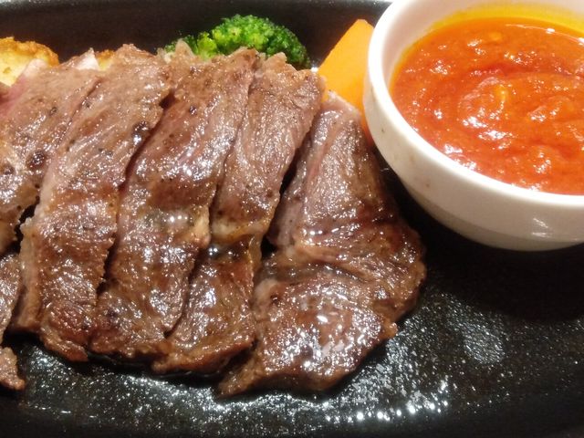 ガストビーフステーキ 希少赤身(100g)・1,099円_ガスト 開成町店
