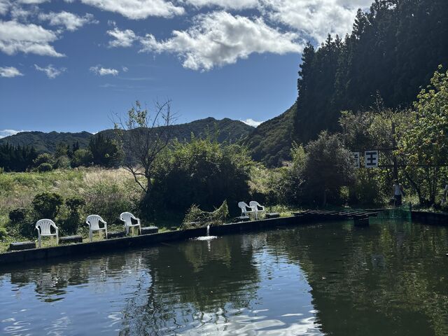水辺に映る景色も最高です。_龍王峡つりガーデン