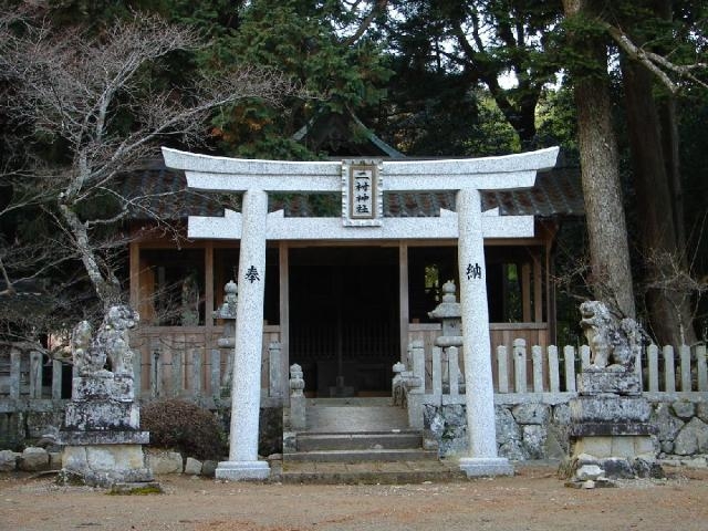 二村神社の写真1