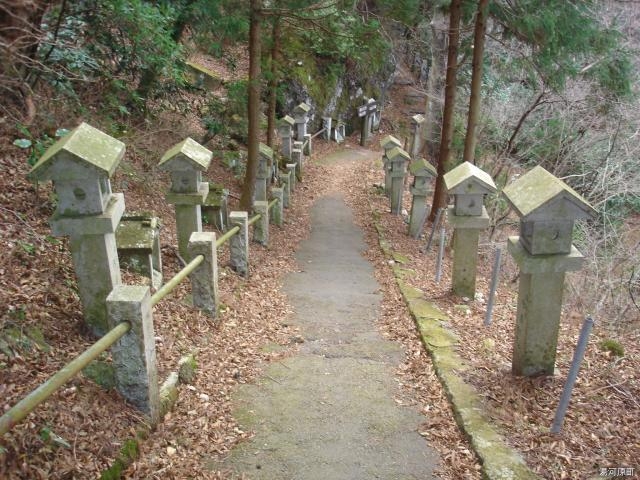 しとどのいわやへの道_しとどの窟