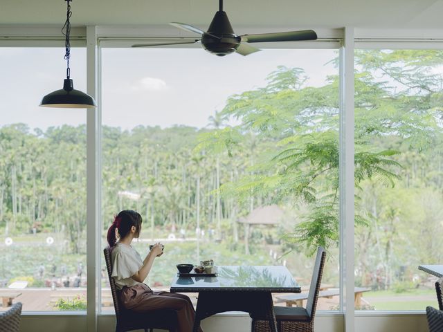 大きな窓から植物園を眺めることができます。_東南植物楽園