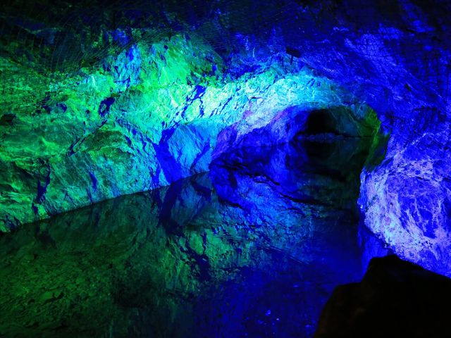 地底湖_冒険テーマパーク 地底王国 美川ムーバレー