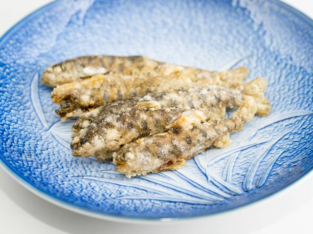 ヤマメのからあげはお子様から年配の方までみんなに大人気。頭から尻尾までまるごと食べることができます。_大雪つりぼり