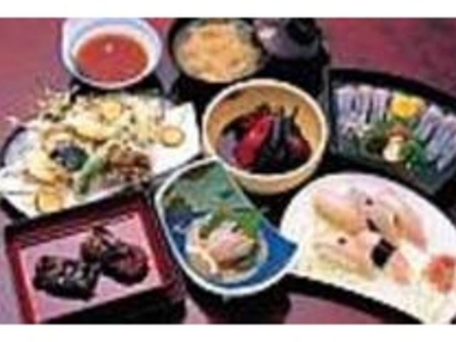 こちらがナマズづくしの『鯰コース』_割烹 鈴章