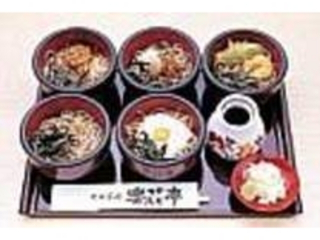 5種類の味が楽しめる人気の宝楽そば_そば茶屋 楽花亭