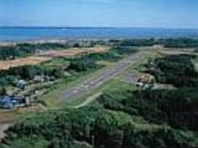 飛行場全景。撮影のロケ地に使われることも_阿見飛行場 東京航空