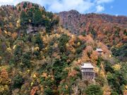 三徳山の紅葉の写真1