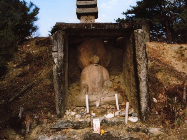 九層塔・首なし地蔵の写真1