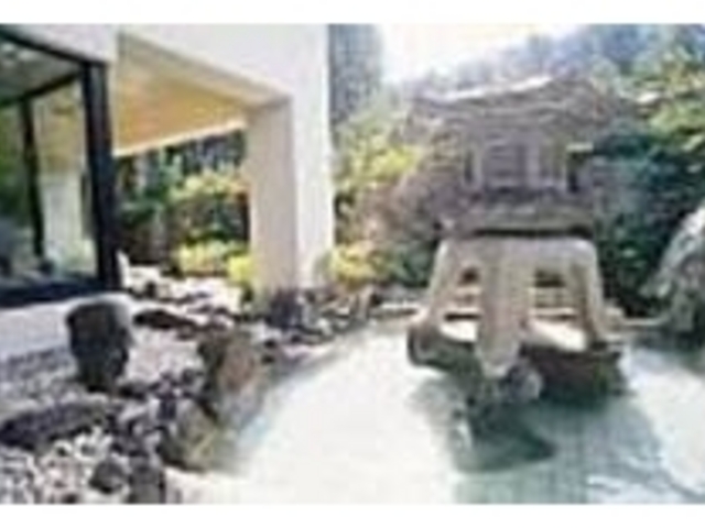 大灯籠が印象的な女湯の和風露天風呂_松園荘 保津川亭