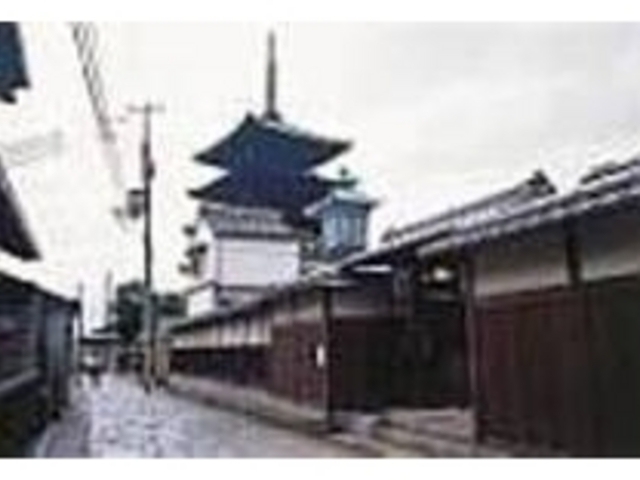 八坂の塔をアングルに入れて写真を撮る人も_文の助茶屋本店