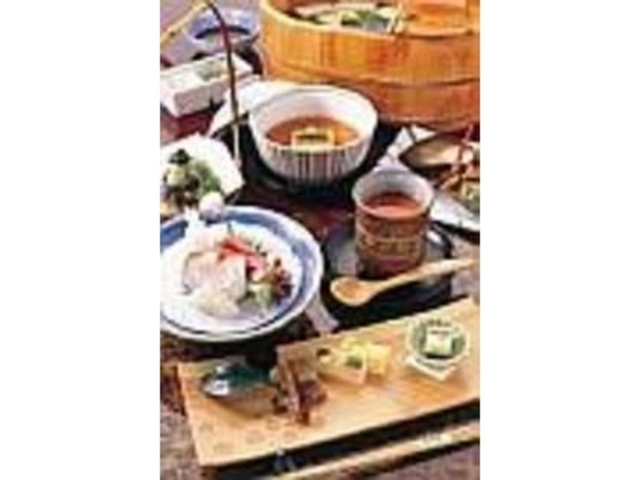 季節に合わせた素材を使った湯豆腐コース_豆水楼 祇園店