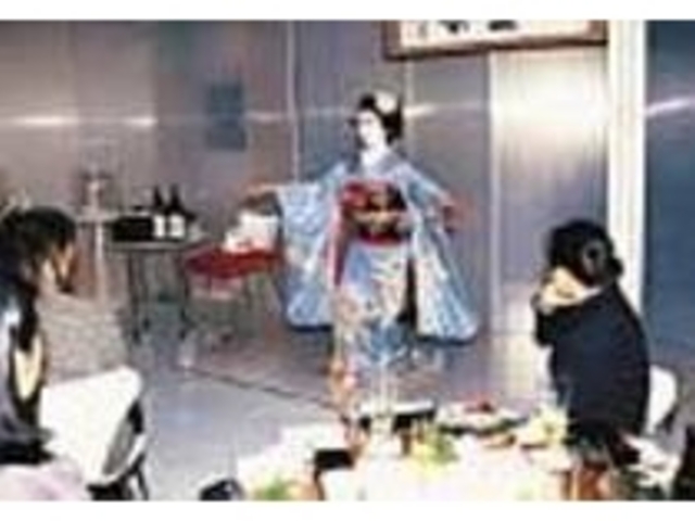 お茶屋遊びでの舞妓さんとの会話も楽しい_京料理 舞妓