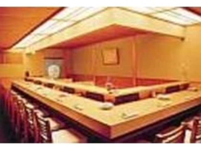 清潔感あふれる店内で丁重に割烹を頂く_浜作
