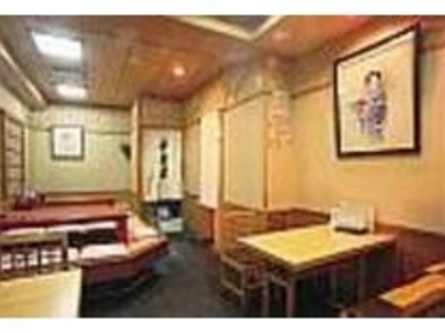 店内奥には小さな座敷席もあり落ち着ける_祇園 おかる