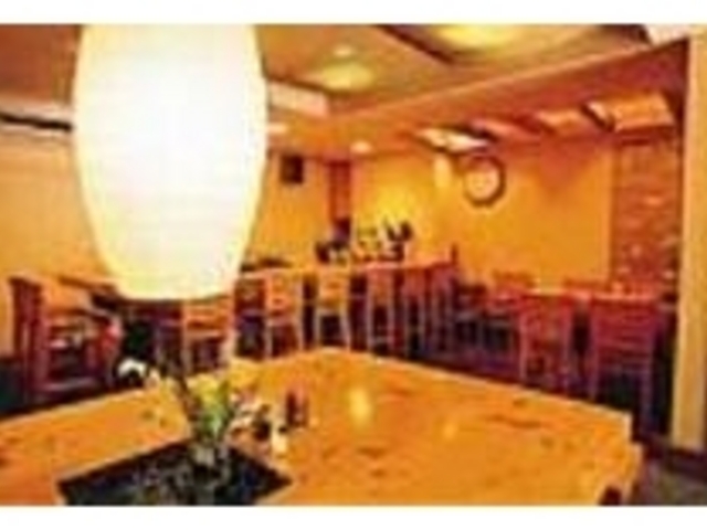夜は大皿おばんざいがズラリと並ぶ_ZOO
