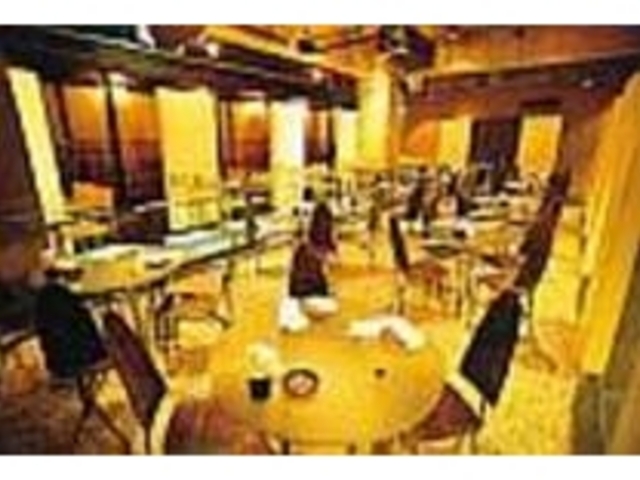 店内はいつもパワフルな活気でいっぱい_京都ダイニング 市場小路寺町店