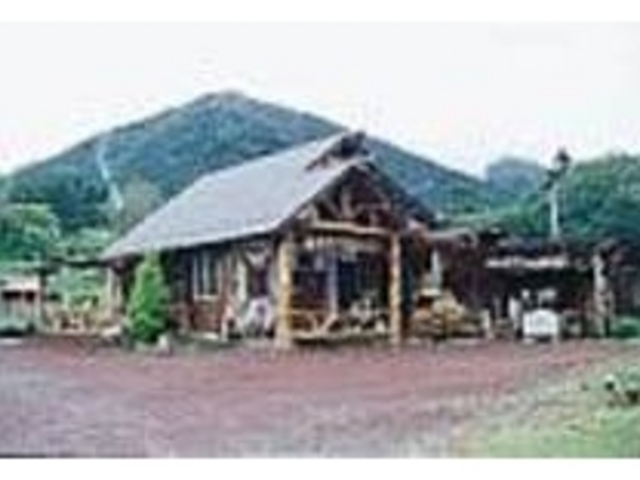 まさに山小屋!隣にはハーブガーデンも_森の手作り屋さん「かたつむり」&ファーマーズヒル