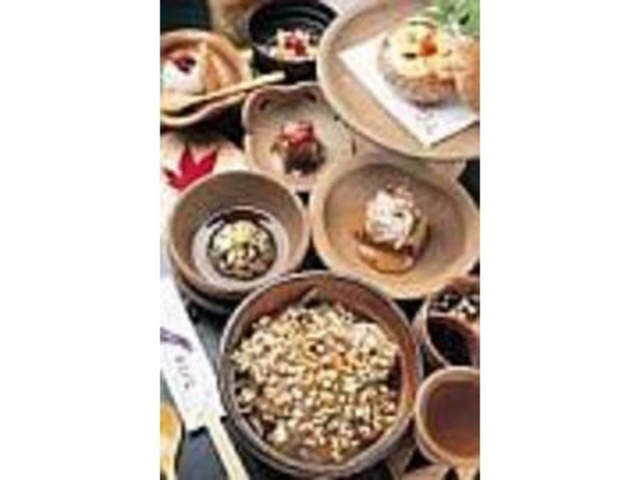 『やくぜん黒米コース』は黒米料理が8品も_やくぜんの館