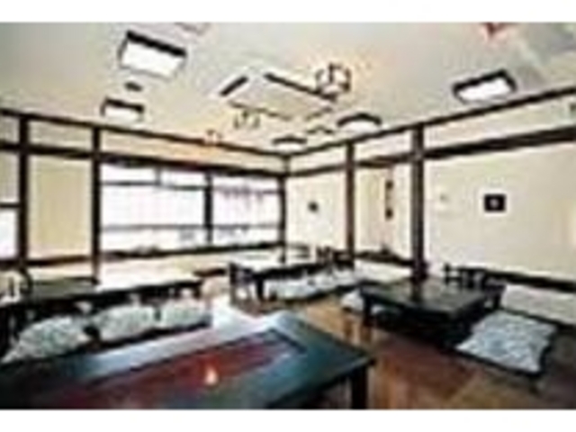 席は掘りごたつ式なので、リラックスできる_やくぜんの館