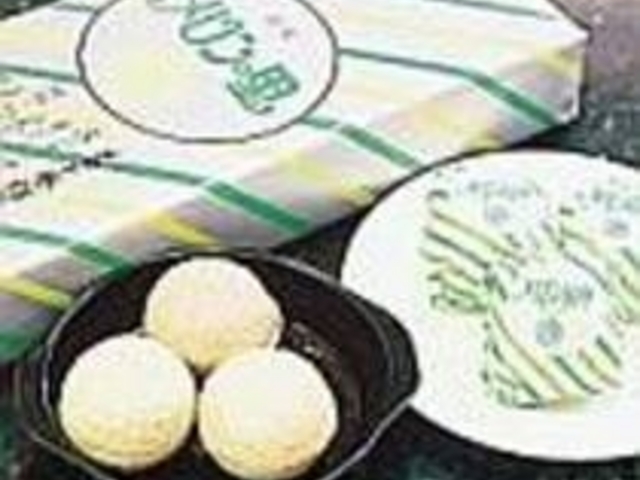 メロンの香りが漂う上品な甘さが人気の最中_大丸堂菓子店