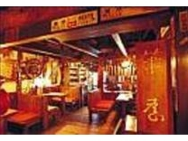 店内にはマスターこだわりのレトロな品々が_邪宗門