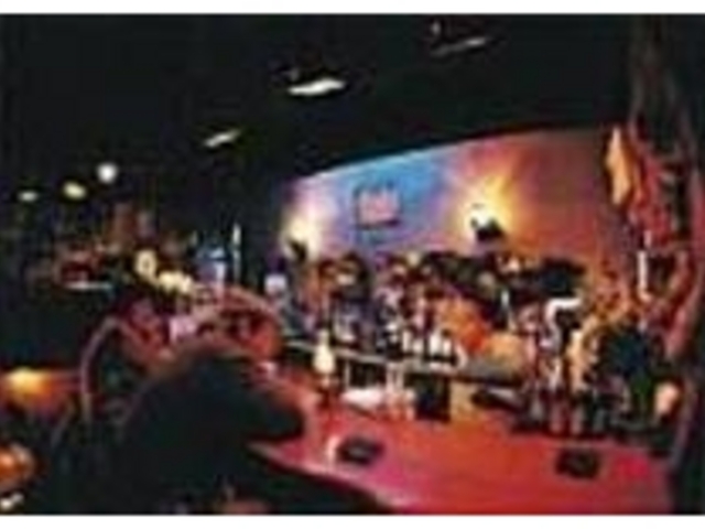 お寺の参道沿いにあるオシャレなDJクラブ_DJ’S BAR JAJAH