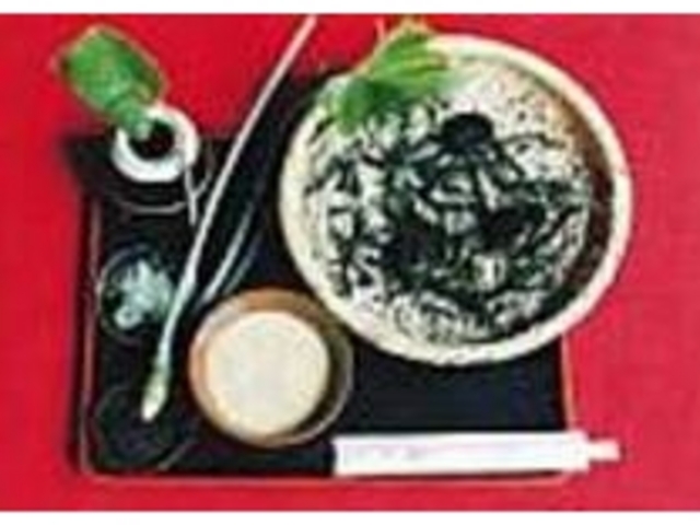 ボリュームのあるそばと葉付きわさびが絶品_郷土料理美よし