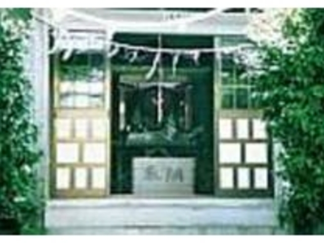 祭りでは御本尊を乗せた神輿が街を練り歩く_どんつく神社