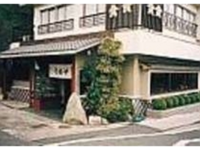 お店は伊豆熱川駅のすぐ目の前にある_食事処 うめや