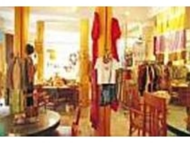 店内は民族テイストの雑貨で彩られている_ギャラリーマーケットファティマ
